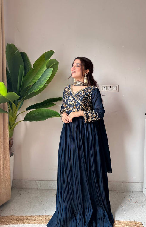 Gulnaar Blooming Vichitra Pant Set – Where Elegance Meets Royalty