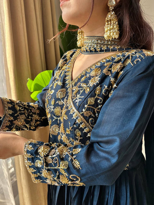 Gulnaar Blooming Vichitra Pant Set – Where Elegance Meets Royalty