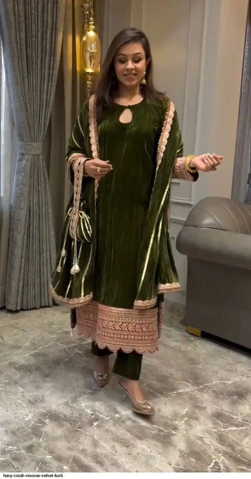 "Elegant Deep Green Velvet Festive Suit Set & Scallop Lace Dupatta"