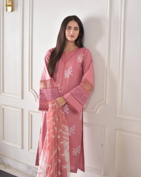 Hibiscus Thread Embroidered Silk Fabric Top And Pant With Silver Chiffon Dupatta
