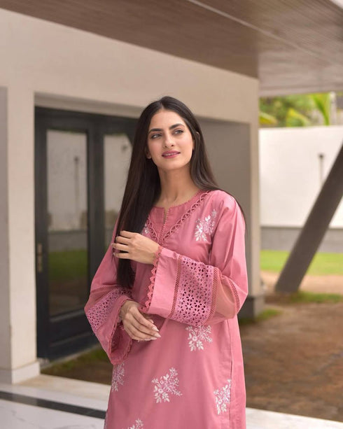 Hibiscus Thread Embroidered Silk Fabric Top And Pant With Silver Chiffon Dupatta