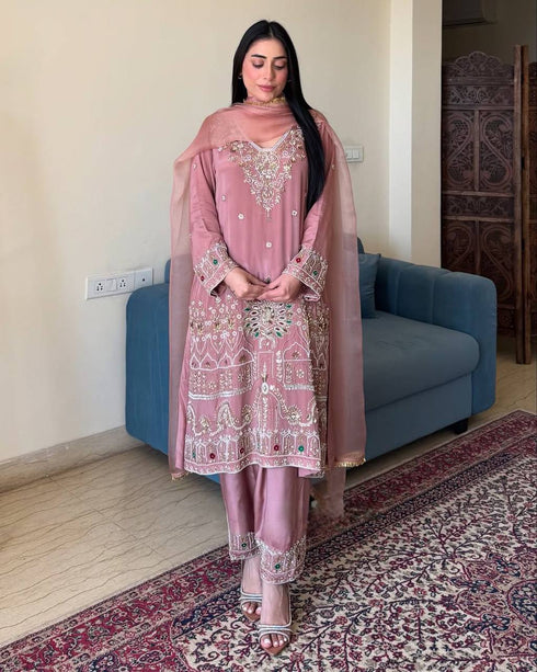 Stylish Ethnic 3-Piece Set โ Top, Pants & Organza Dupatta