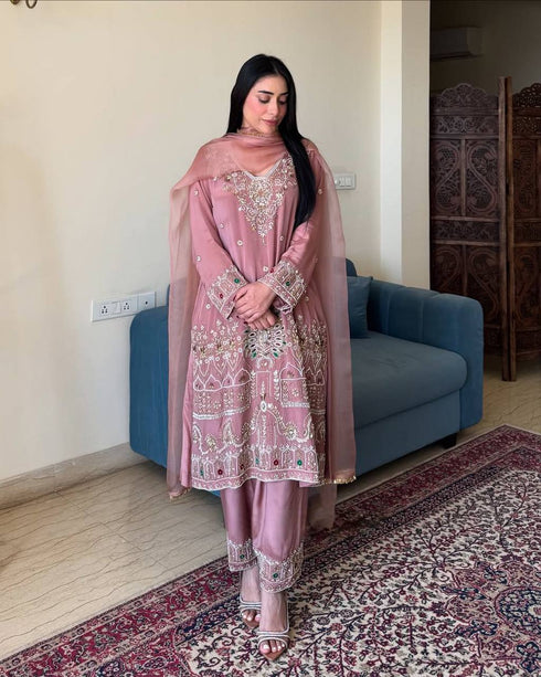 Stylish Ethnic 3-Piece Set โ Top, Pants & Organza Dupatta